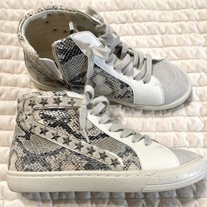 High top casual shoes